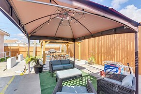 Walk to Beach: Colorful Home w/ Patio in Galveston