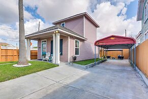 Walk to Beach: Colorful Home w/ Patio in Galveston