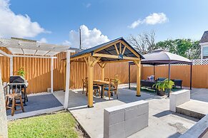 Walk to Beach: Colorful Home w/ Patio in Galveston