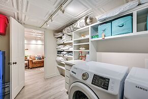 Walk to Arkansas River: Historic Palace Loft!