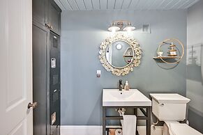 Walk to Arkansas River: Historic Palace Loft!