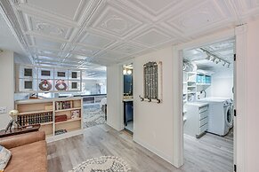 Walk to Arkansas River: Historic Palace Loft!