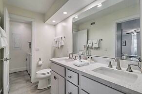 Florida Condo w/ Pool & Tennis: Walk to Beach!