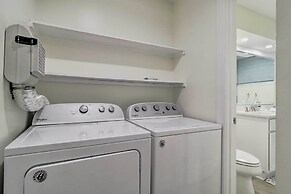 Florida Condo w/ Pool & Tennis: Walk to Beach!