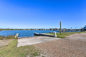 West Galveston Home ~ Steps From Terramar Beach!