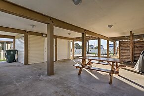 Galveston Beach House w/ Ocean Views + 2 Decks!