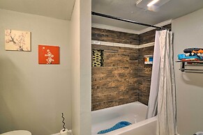 1/2 Mi to Beach: Convenient Retreat in Galveston!