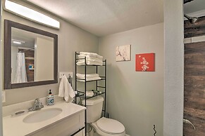 1/2 Mi to Beach: Convenient Retreat in Galveston!