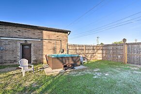1/2 Mi to Beach: Convenient Retreat in Galveston!
