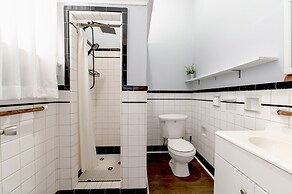 Galveston Victorian - Walk to the Strand & Beach