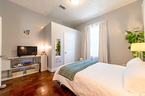 Galveston Victorian - Walk to the Strand & Beach