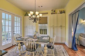 5 Blocks to Beach: Coastal Cottage in Galveston!