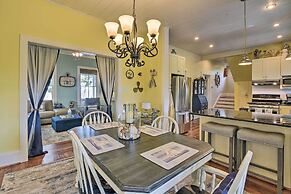 5 Blocks to Beach: Coastal Cottage in Galveston!