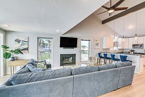 Walk to Pirates Beach - Luxe Galveston Home