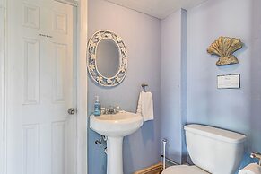 Walk to Pirates Beach - Luxe Galveston Home