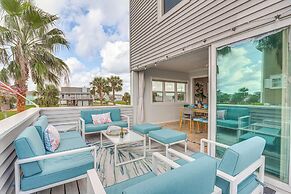 Walk to Pirates Beach - Luxe Galveston Home