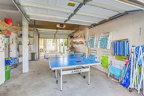 Walk to Pirates Beach - Luxe Galveston Home