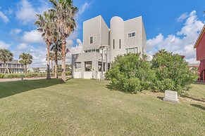 Walk to Pirates Beach - Luxe Galveston Home