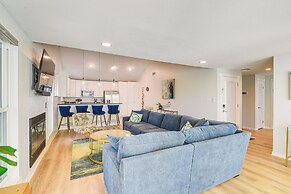 Walk to Pirates Beach - Luxe Galveston Home