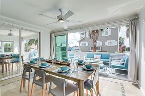 Walk to Pirates Beach - Luxe Galveston Home