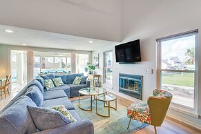 Walk to Pirates Beach - Luxe Galveston Home