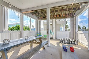 Walk to Pirates Beach - Luxe Galveston Home