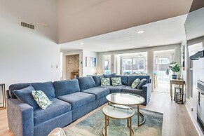 Walk to Pirates Beach - Luxe Galveston Home