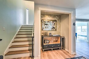 Walk to Pirates Beach - Luxe Galveston Home