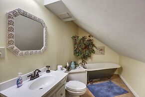 Waterfront Lay Lake Retreat w/ Dock & 3 Piers!