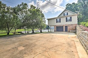 Waterfront Lay Lake Retreat w/ Dock & 3 Piers!