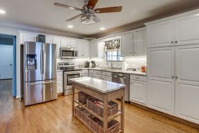 Waterfront Lay Lake Retreat w/ Dock & 3 Piers!