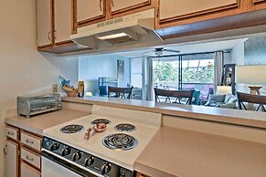 Kailua-kona Condo w/ Lanai, Walk to Beach + Pier!