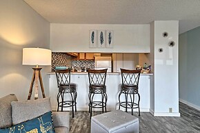 Kailua-kona Condo w/ Lanai, Walk to Beach + Pier!