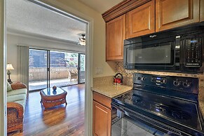 Downtown Air Conditioned Condo: Walk to Beaches