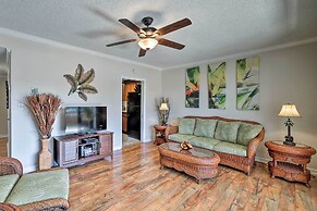 Downtown Air Conditioned Condo: Walk to Beaches