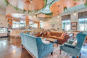 Walk to Beach: Poolside Oasis in Palms of Destin!