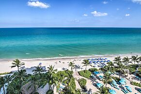 Beachfront Condo w/ Pool Access in Hollywood!