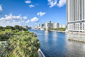 Beachfront Condo w/ Pool Access in Hollywood!