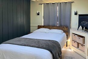 Boho-chic Home w/ Game Room Near Lake Gregory!