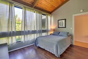 Top-floor Kailua Bay Resort Condo w/ Ocean Views!