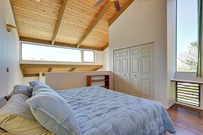 Top-floor Kailua Bay Resort Condo w/ Ocean Views!