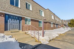 7 Mi to Ski Resort: Dillon Condo w/ Mtn Views