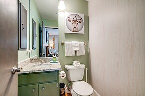 7 Mi to Ski Resort: Dillon Condo w/ Mtn Views