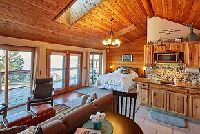 Cozy Schroeder Studio w/ Deck on Lake Superior
