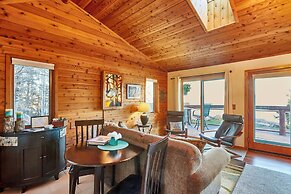 Cozy Schroeder Studio w/ Deck on Lake Superior