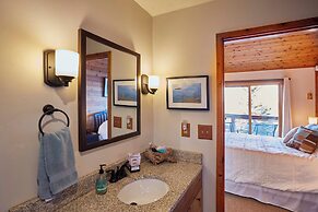 Cozy Schroeder Studio w/ Deck on Lake Superior