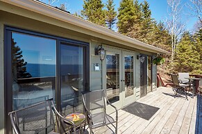 Cozy Schroeder Studio w/ Deck on Lake Superior