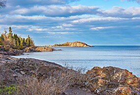 Cozy Schroeder Studio w/ Deck on Lake Superior