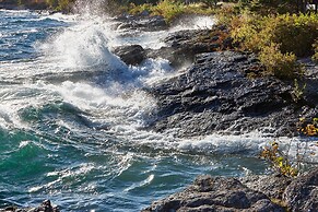 Cozy Schroeder Studio w/ Deck on Lake Superior