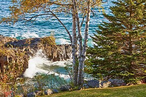 Cozy Schroeder Studio w/ Deck on Lake Superior